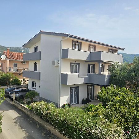 Apartmani Dianna Kaštela エクステリア 写真