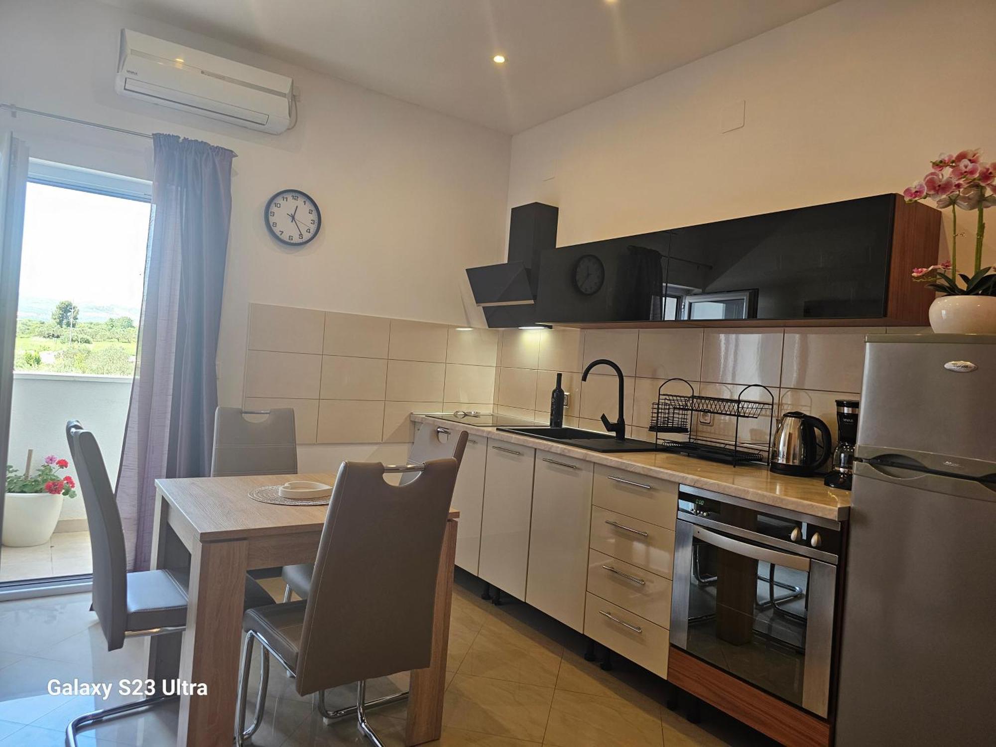 Apartmani Dianna Kaštela エクステリア 写真