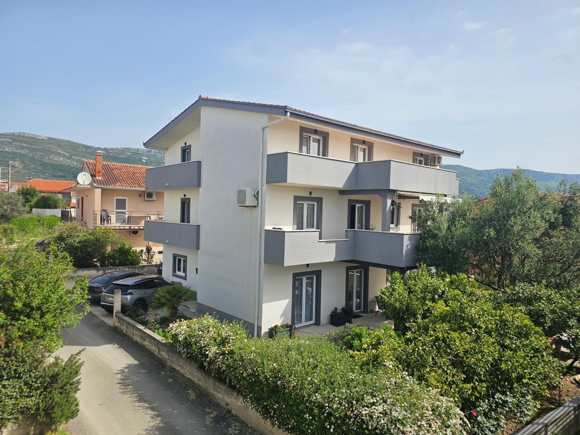 Apartmani Dianna Kaštela エクステリア 写真